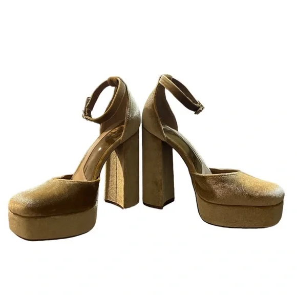 GB Gianni Binni Runway Velvet Ankle Strap Platform Pumps - Picture 8 of 8
